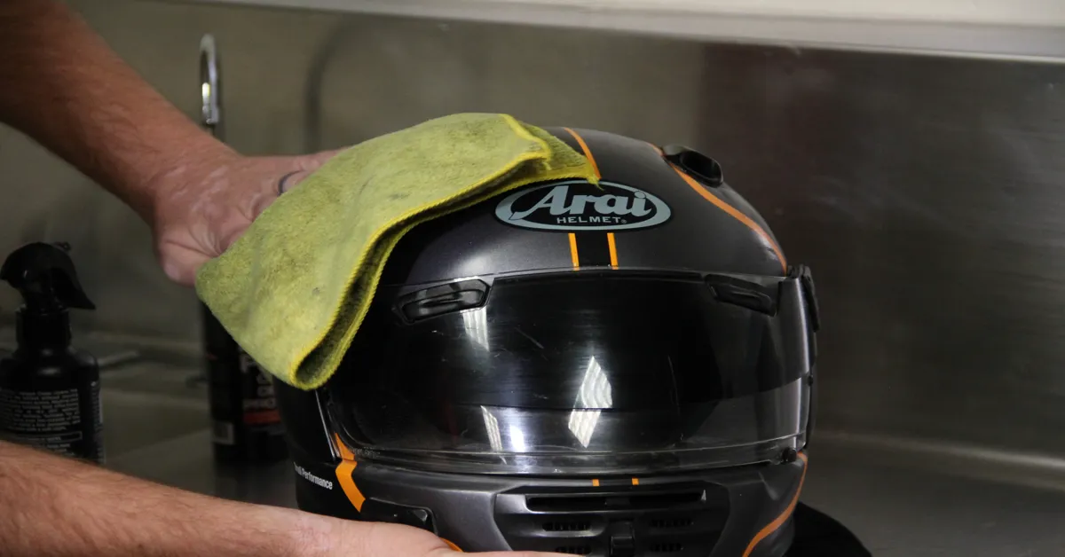 cleaning helmet